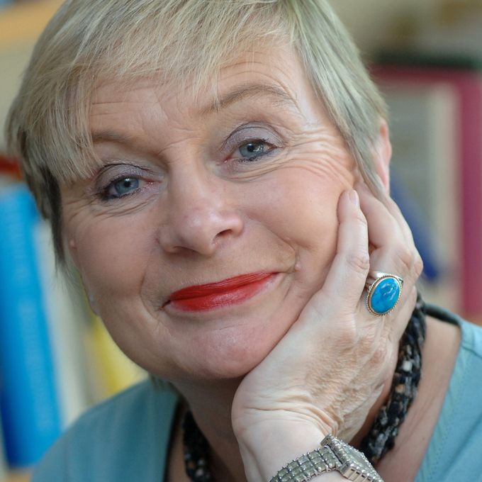 البروفيسور سوزان باسنت